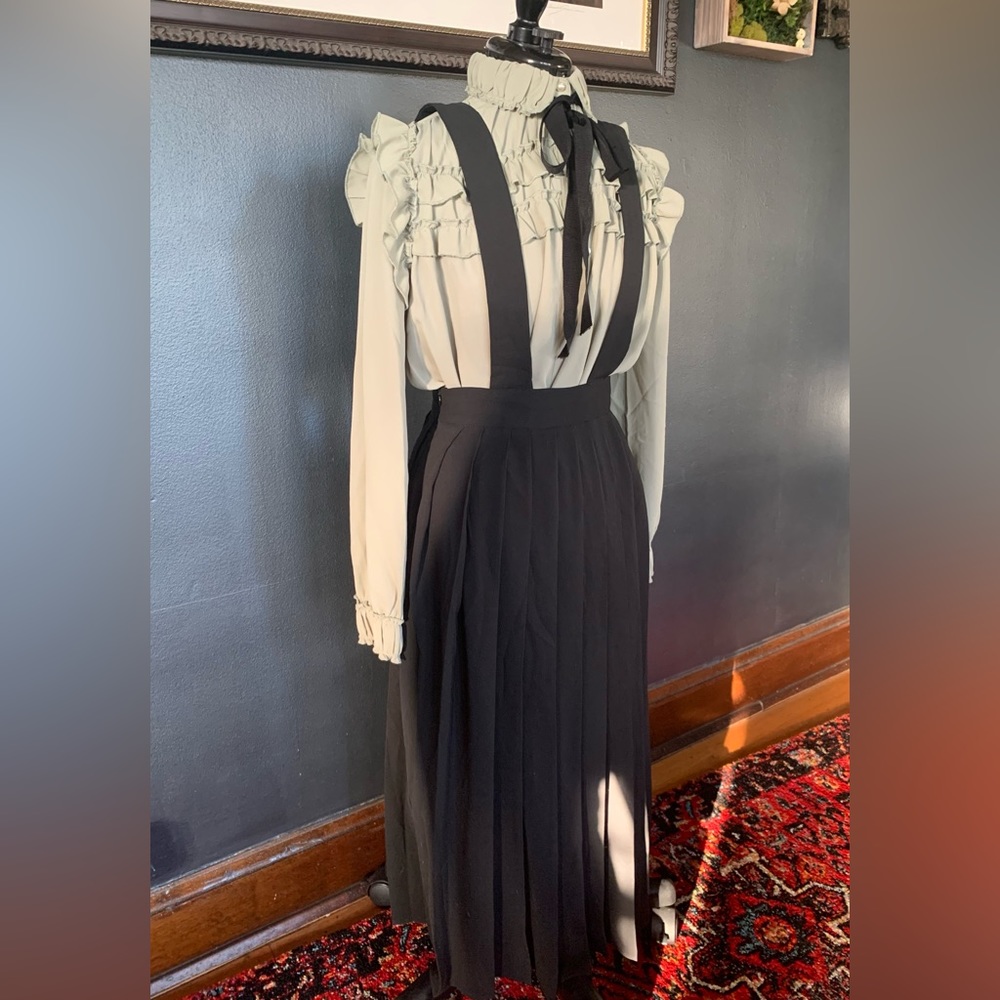 Pleated suspender skirt! Super cute!